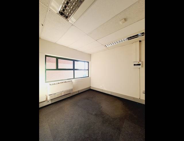 1,230.10M² OFFICE TO LET IN HALFWAY HOUSE